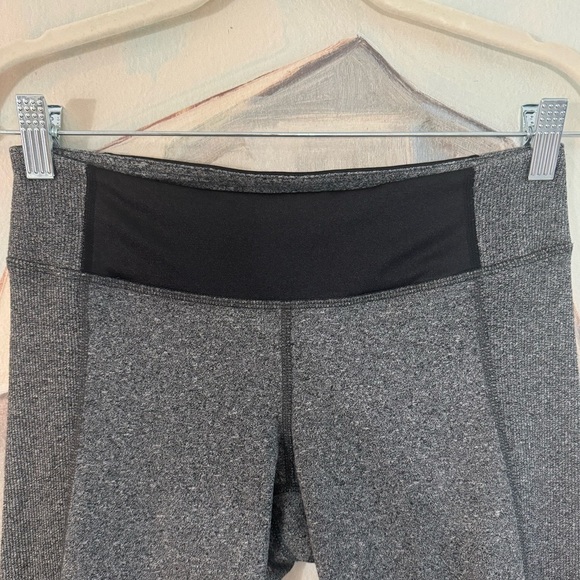 LULULEMON Motivate Crop Heathered Gray Speckled Black Workout Leggings Size 6 - Picture 5 of 8